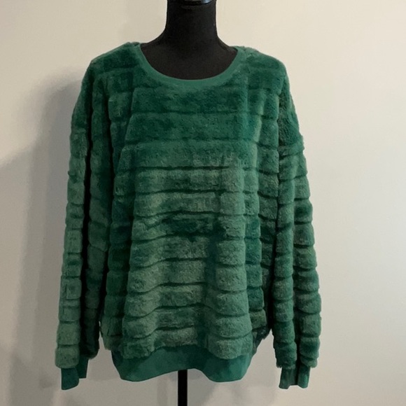 Steve Madden Tops - Steve Madden Plush Pullover NWT